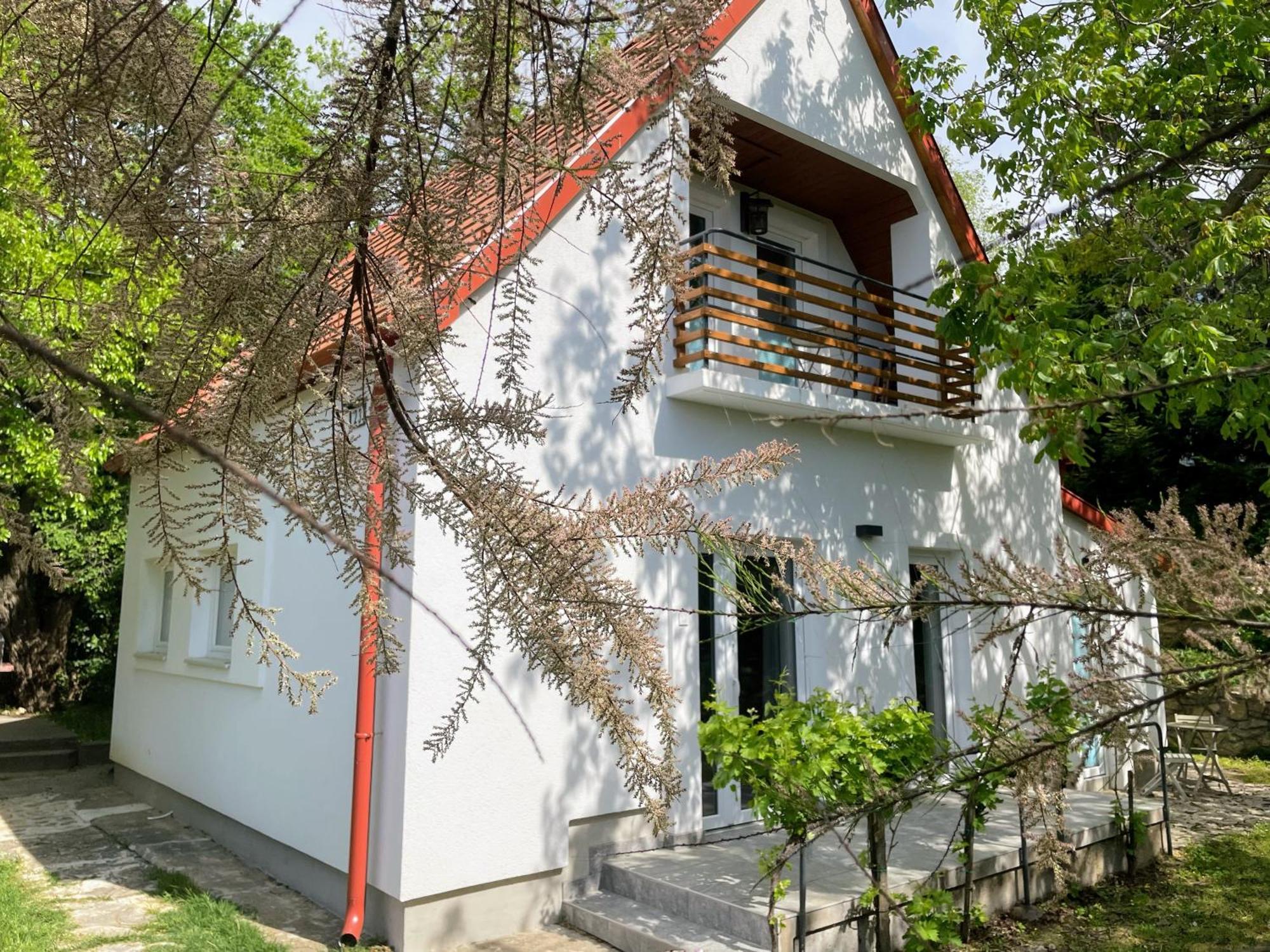 Quiet, Green, Relaxing Place - 2 Bedroom Apartment Balatonfüred Eksteriør billede