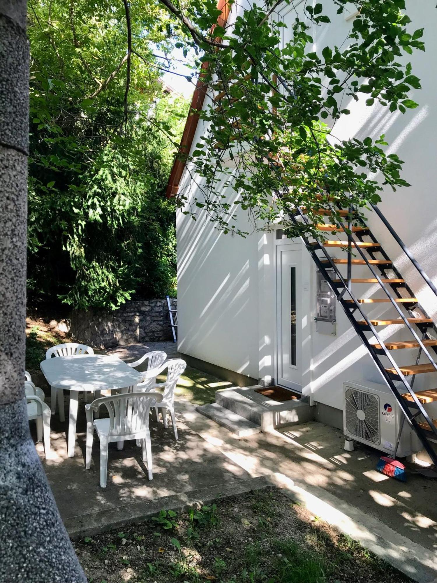 Quiet, Green, Relaxing Place - 2 Bedroom Apartment Balatonfüred Eksteriør billede