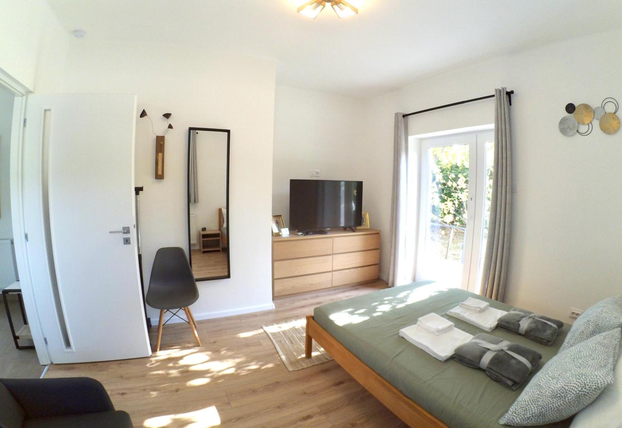 Quiet, Green, Relaxing Place - 2 Bedroom Apartment Balatonfüred Eksteriør billede